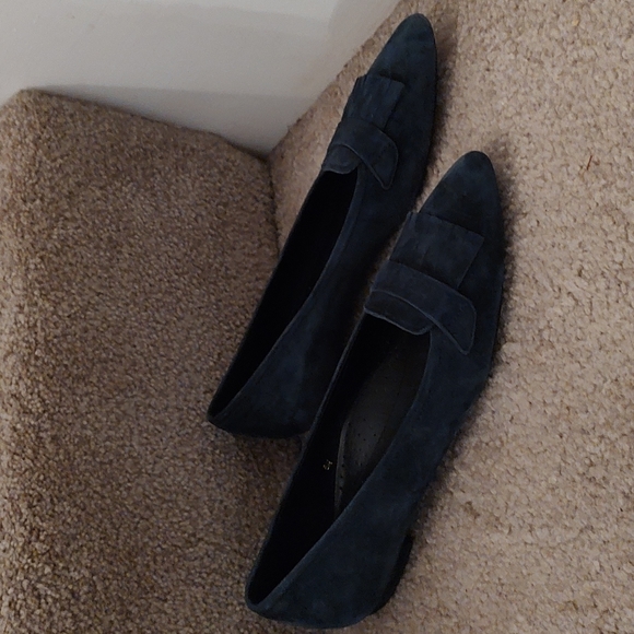 Navy Blue Suede Flats by Vaneli - Size 8N - Picture 3 of 12